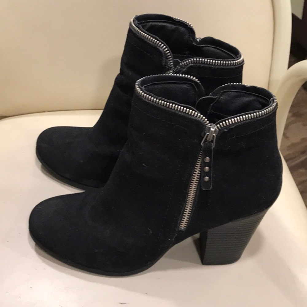 Dunes women, boots, size 10, suede black zipper accents on both sides
